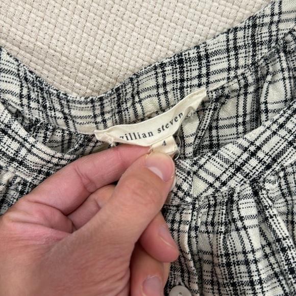 Great condition 100% linen top by Canadian designer Gillian Stevens - Picture 4 of 8